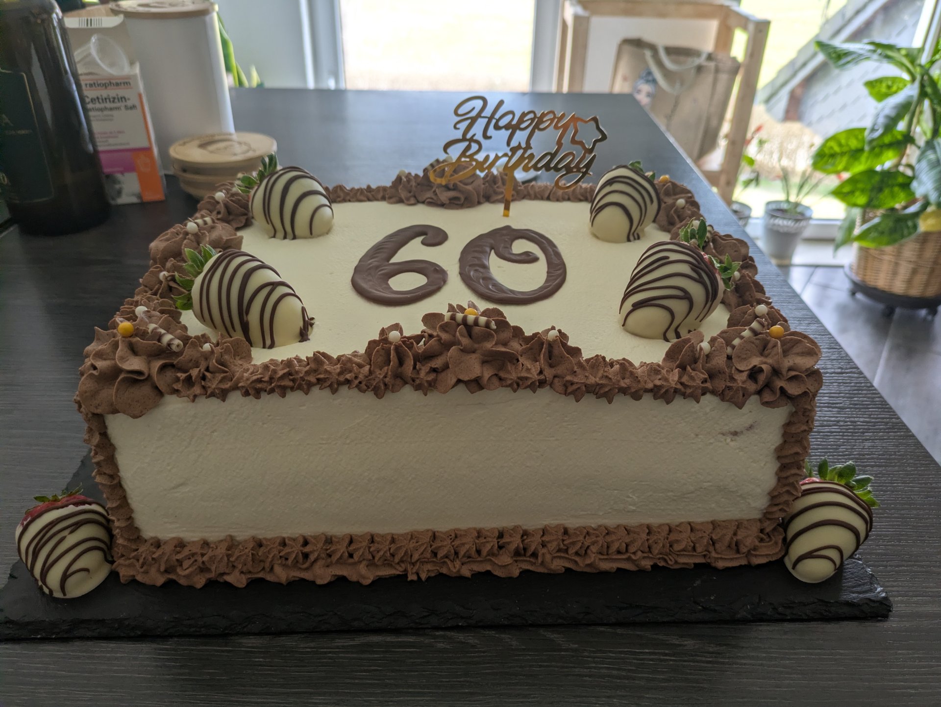 60er Geburtstag (Erdbeer-Schokotorte) mit schokolierten Erdbeeren